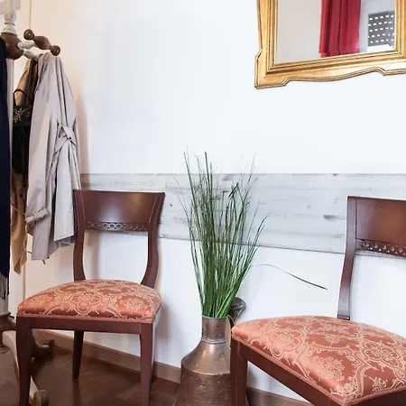 Domus Giulia Bed & Breakfast 4*