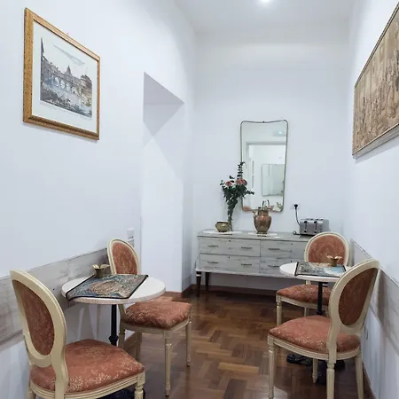 Oda ve Kahvaltı Domus Giulia Roma