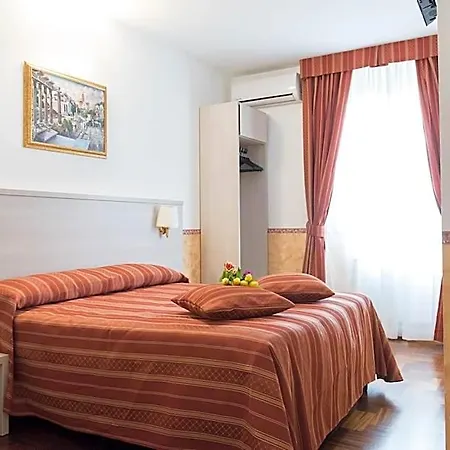 Domus Giulia Bed & Breakfast 4*