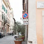 Domus Giulia Bed & Breakfast
