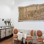 Domus Giulia Bed & Breakfast 4*